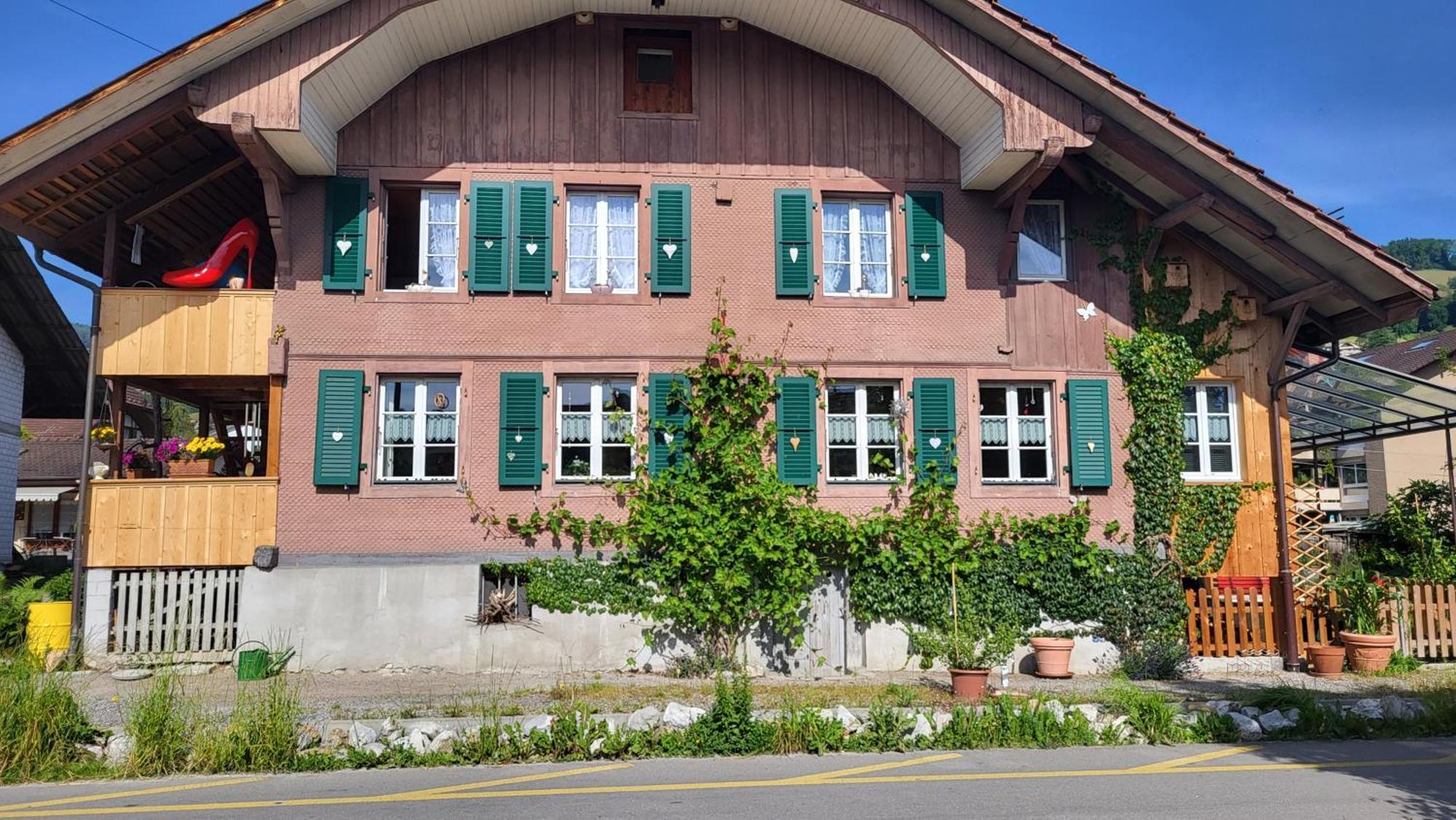 Bed and Breakfast Auszeit Wattenwil Exterior foto